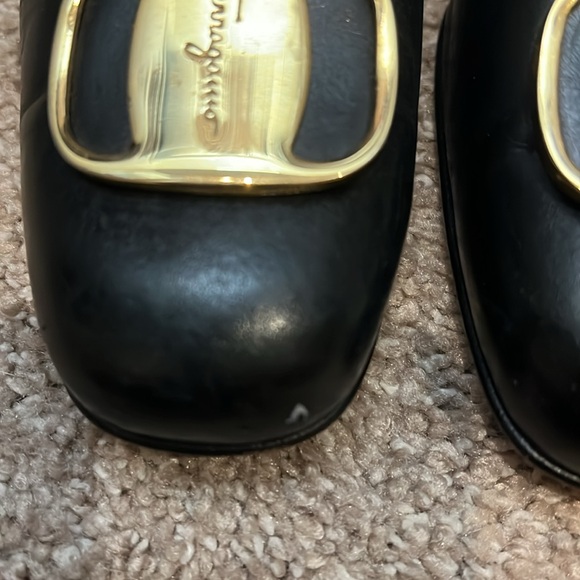 Gently worn Vintage Ferragamo heels; beautiful shoes 6.5 AA width - Picture 2 of 5